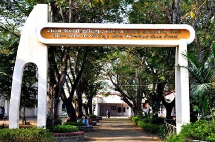 Dolat Usha Institute of Applied Sciences And Dhiru Sarla Institute of Management & Commerce